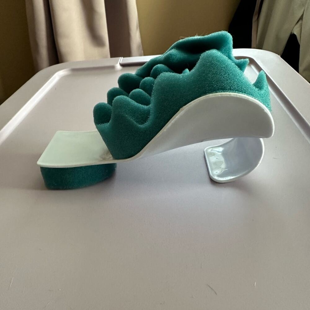 Neck Support - Picture 2 of 5